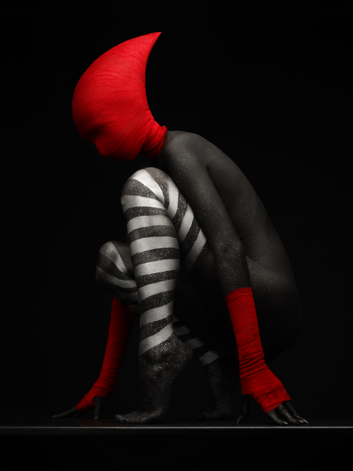 Изменения в режиме работы выставки «Дмитрий Шад. Под черным солнцем» 19 октября