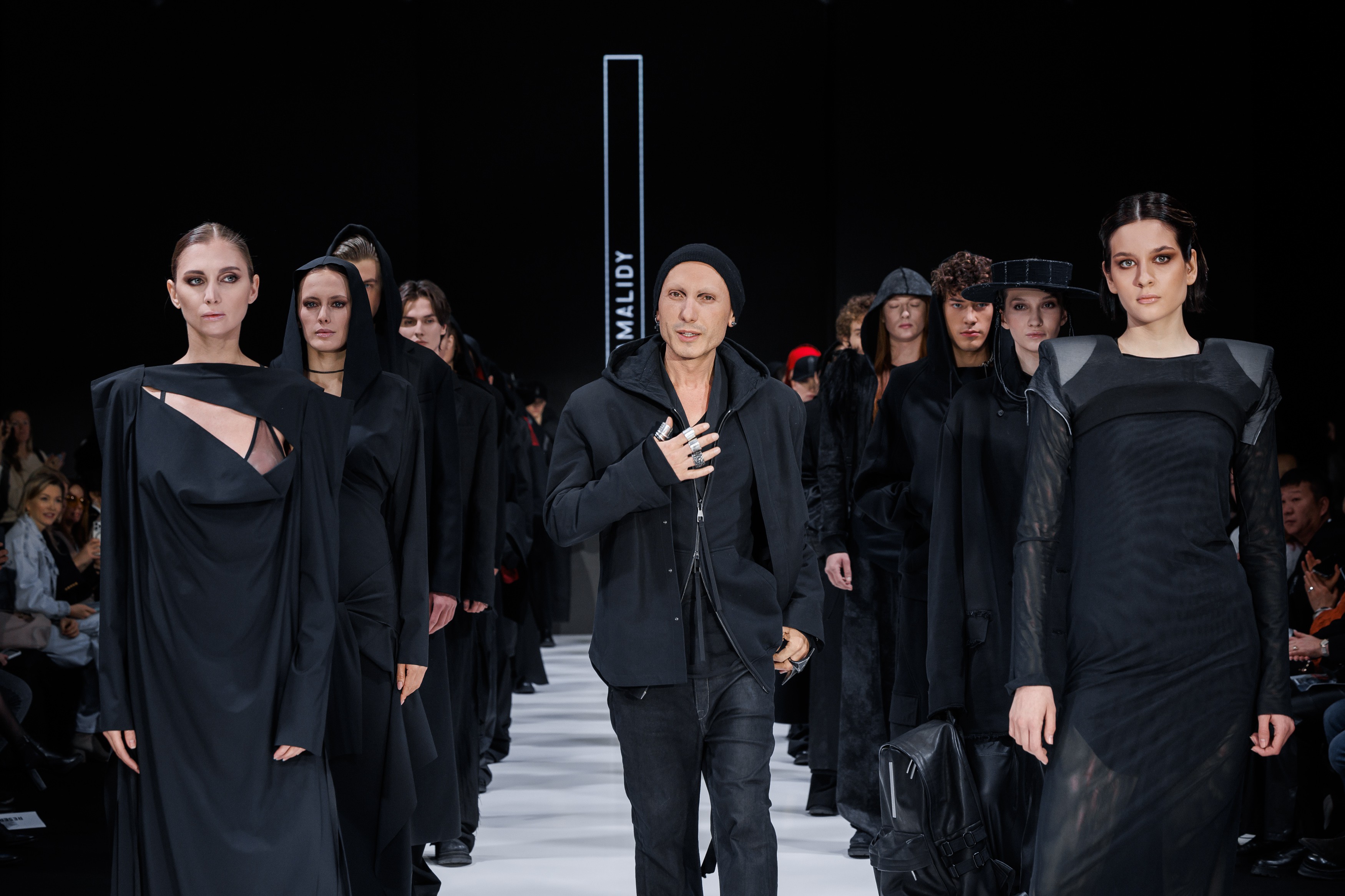 Аудиогид по выставке «Янис Чамалиди. Нон-финито»