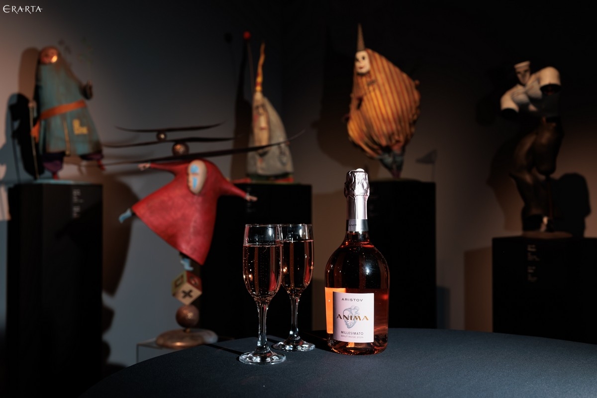 Photo Report: Private Previews of Ilya Brezinski’s and Dima ПЖ’s Exhibitions