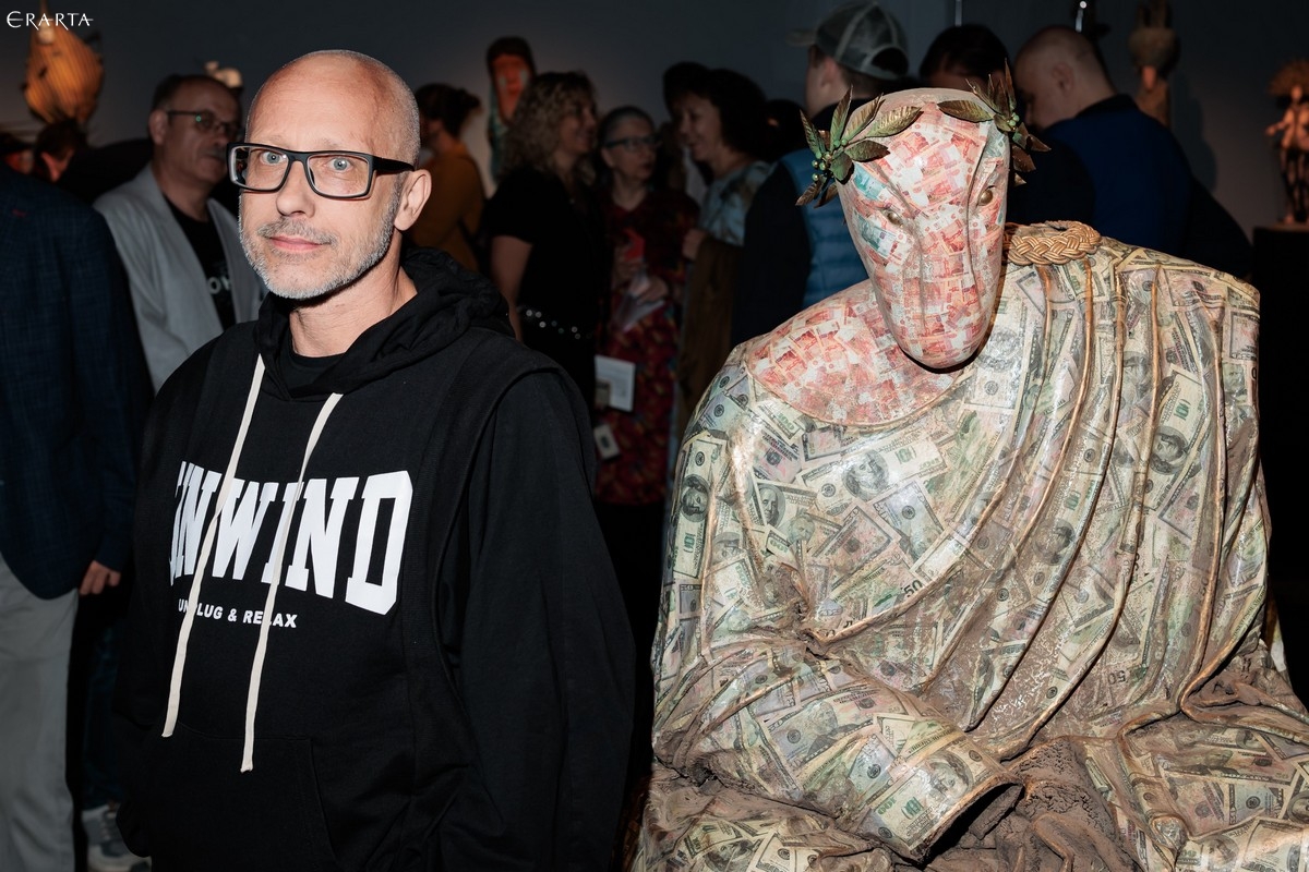 Photo Report: Private Previews of Ilya Brezinski’s and Dima ПЖ’s Exhibitions